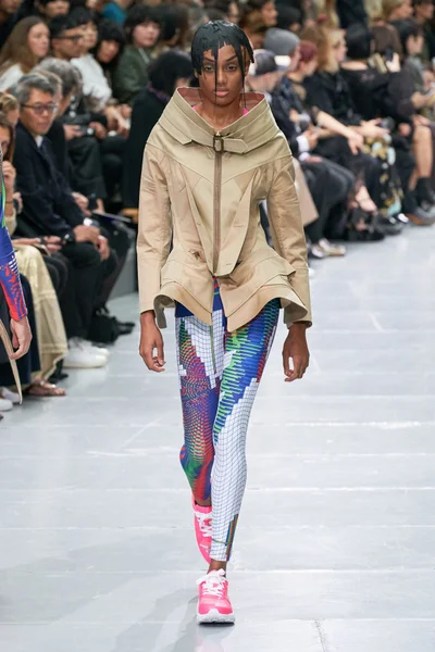 Look 32